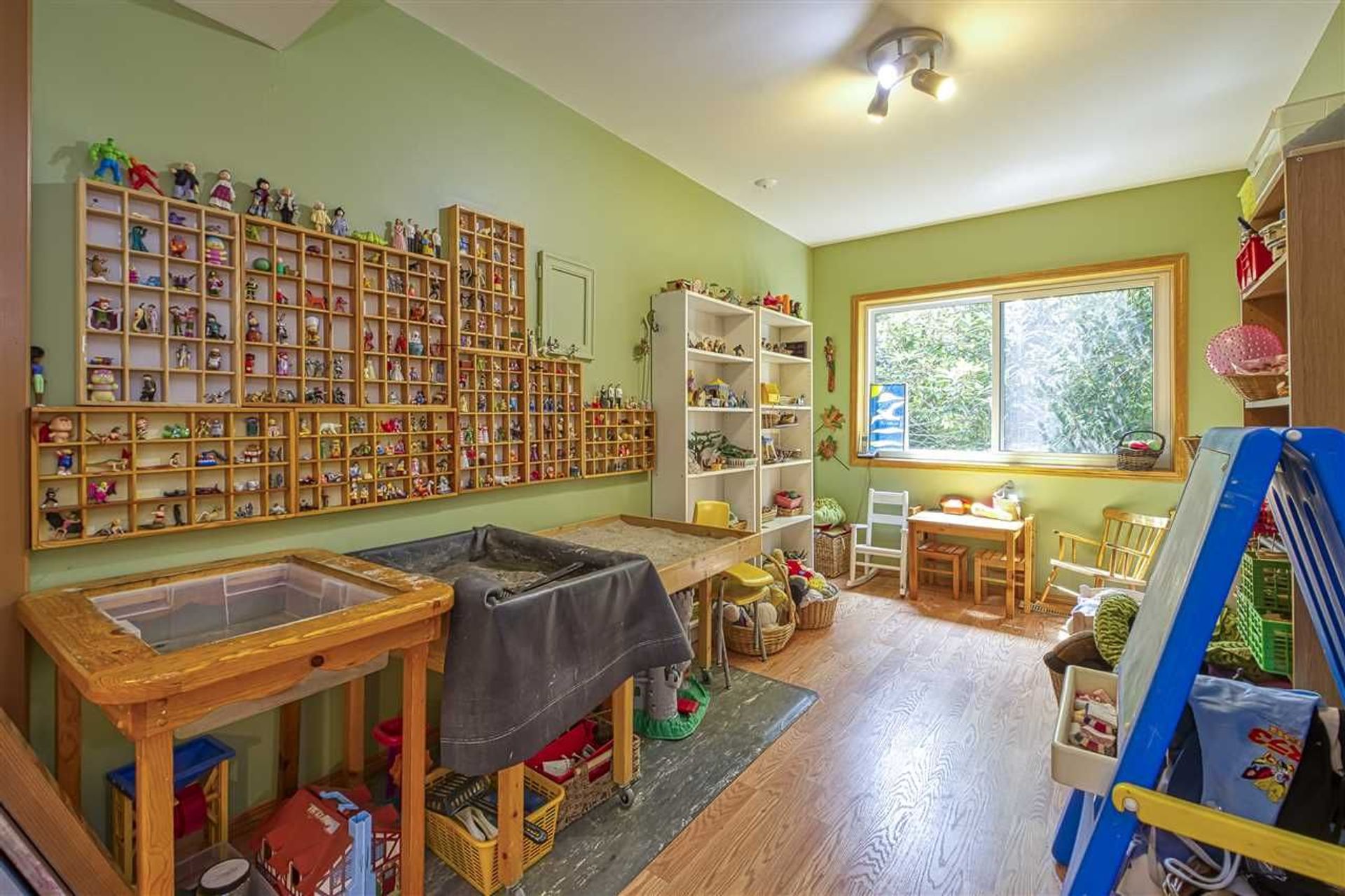 83749 at 162 Osborne Road W, North Vancouver