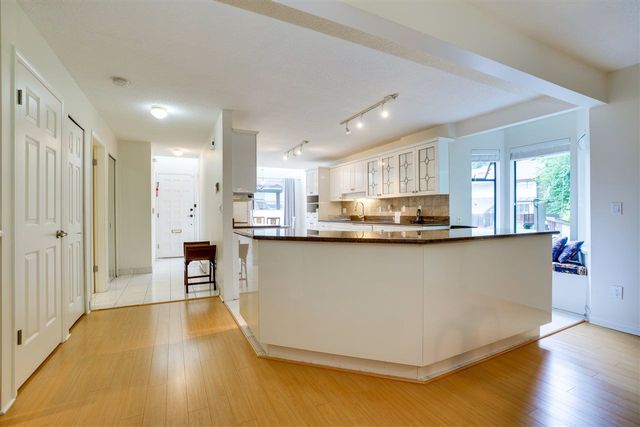 84029 at 1528 Woods Drive, North Vancouver