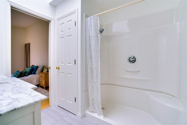 84085 at 1528 Woods Drive, North Vancouver