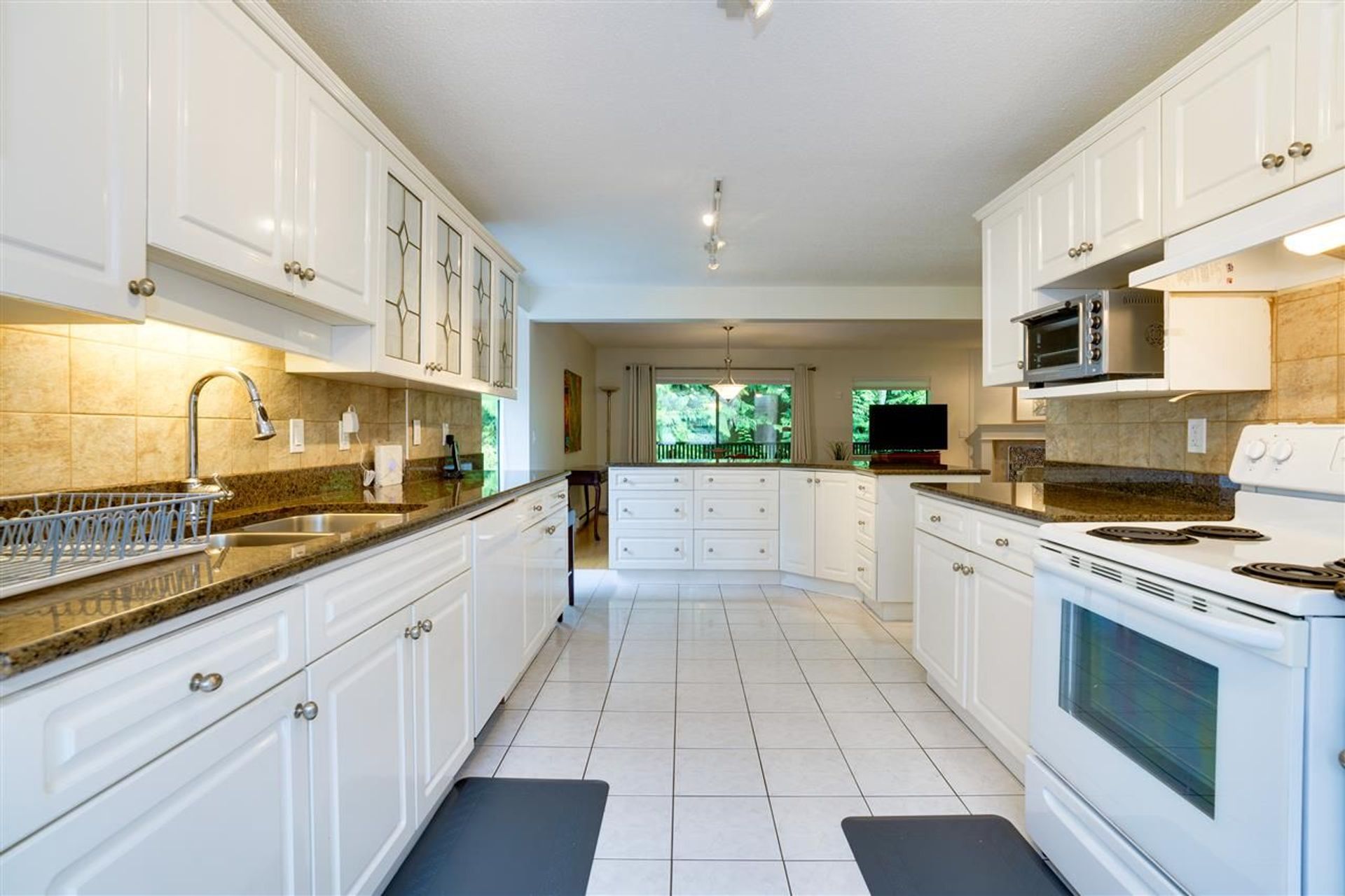 84021 at 1528 Woods Drive, North Vancouver