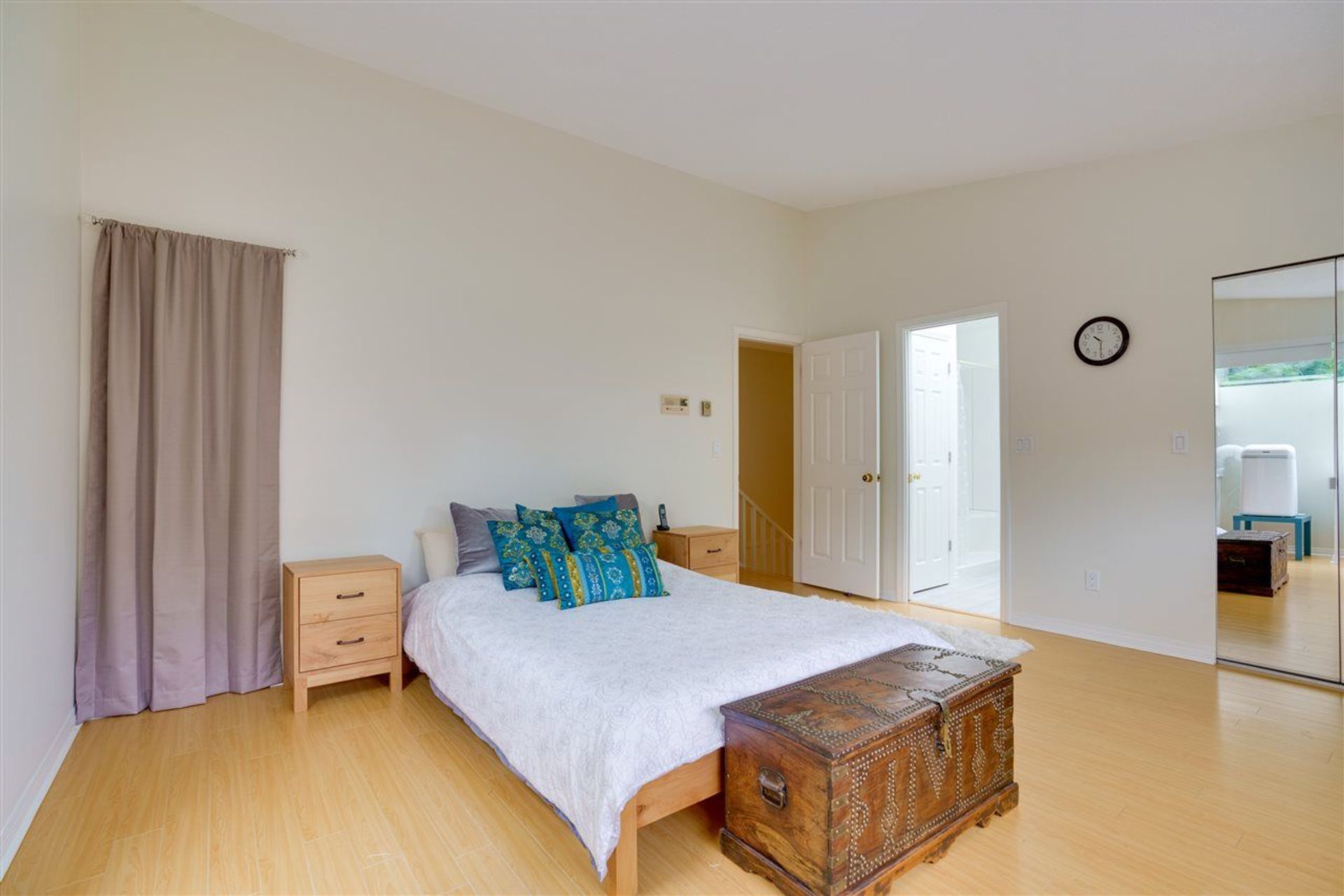 84073 at 1528 Woods Drive, North Vancouver