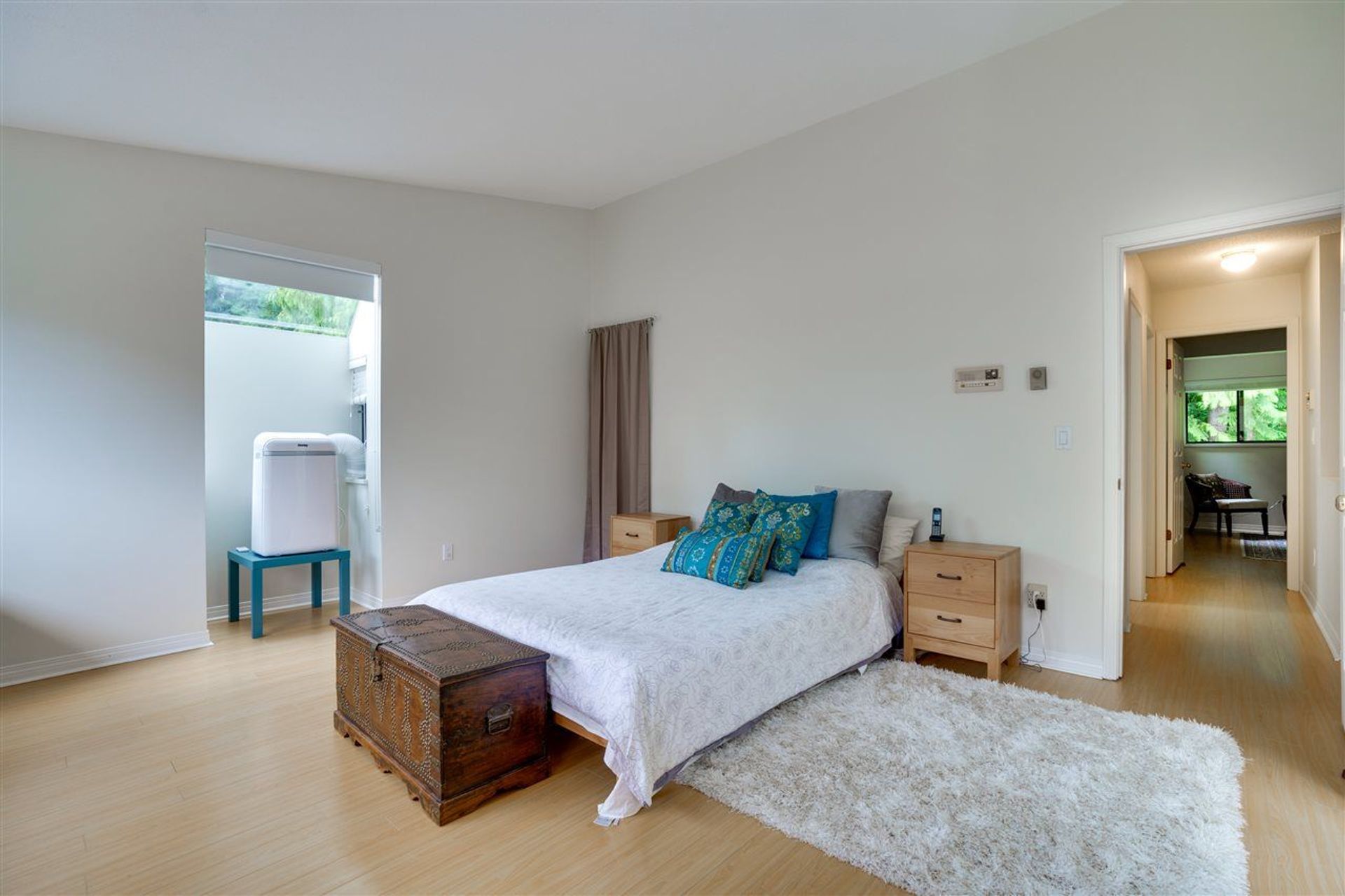 84077 at 1528 Woods Drive, North Vancouver