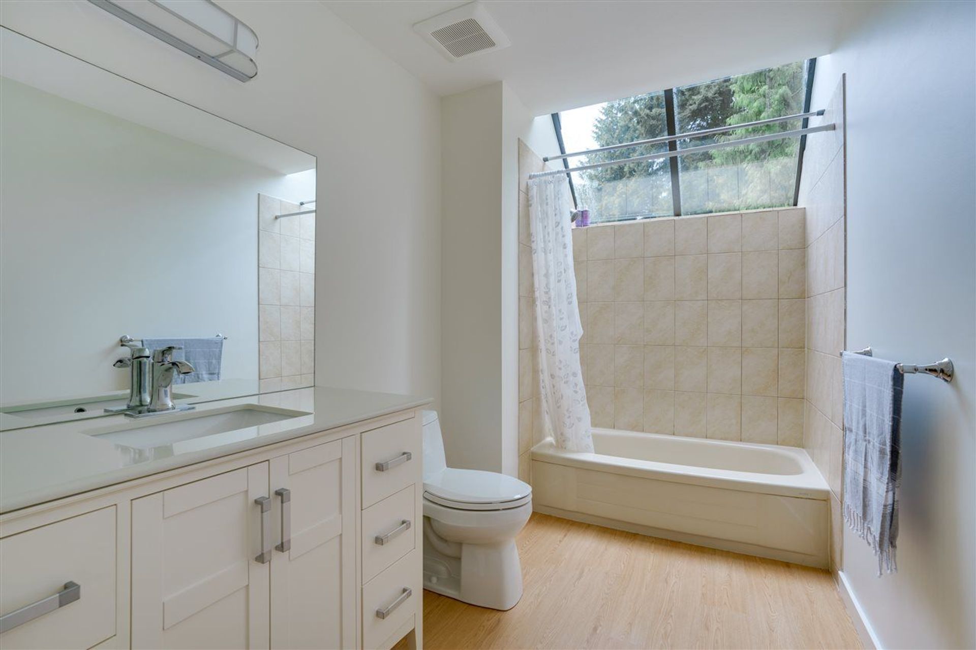 84101 at 1528 Woods Drive, North Vancouver