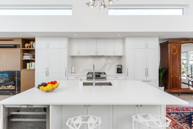 84240 at 350 5th Street E, North Vancouver