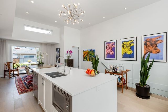 84252 at 350 5th Street E, North Vancouver