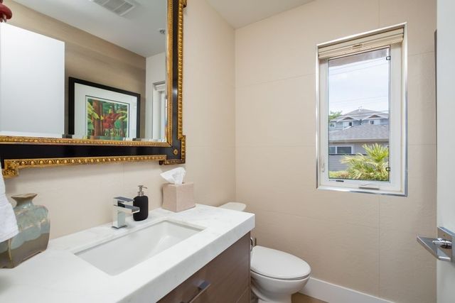 84272 at 350 5th Street E, North Vancouver