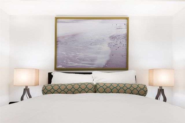 84340 at 350 5th Street E, North Vancouver