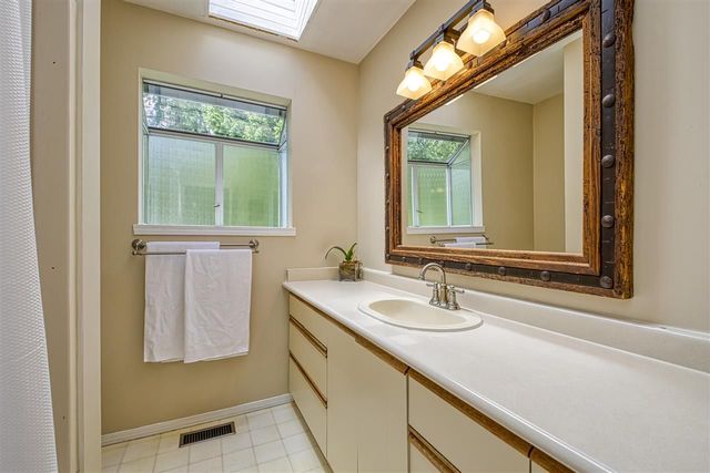 85219 at 2821 William Avenue, North Vancouver