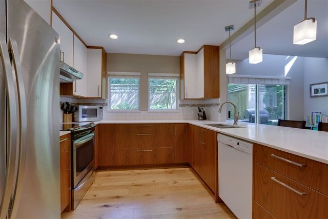 85825 at 36 - 1001 Northlands Drive, North Vancouver