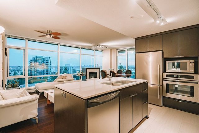 86790 at 806 - 158 13th Street W, North Vancouver