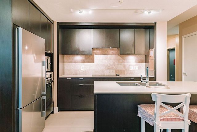 86798 at 806 - 158 13th Street W, North Vancouver