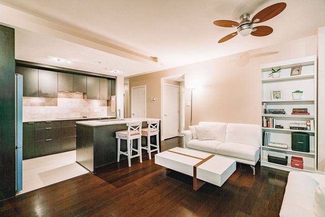 86822 at 806 - 158 13th Street W, North Vancouver