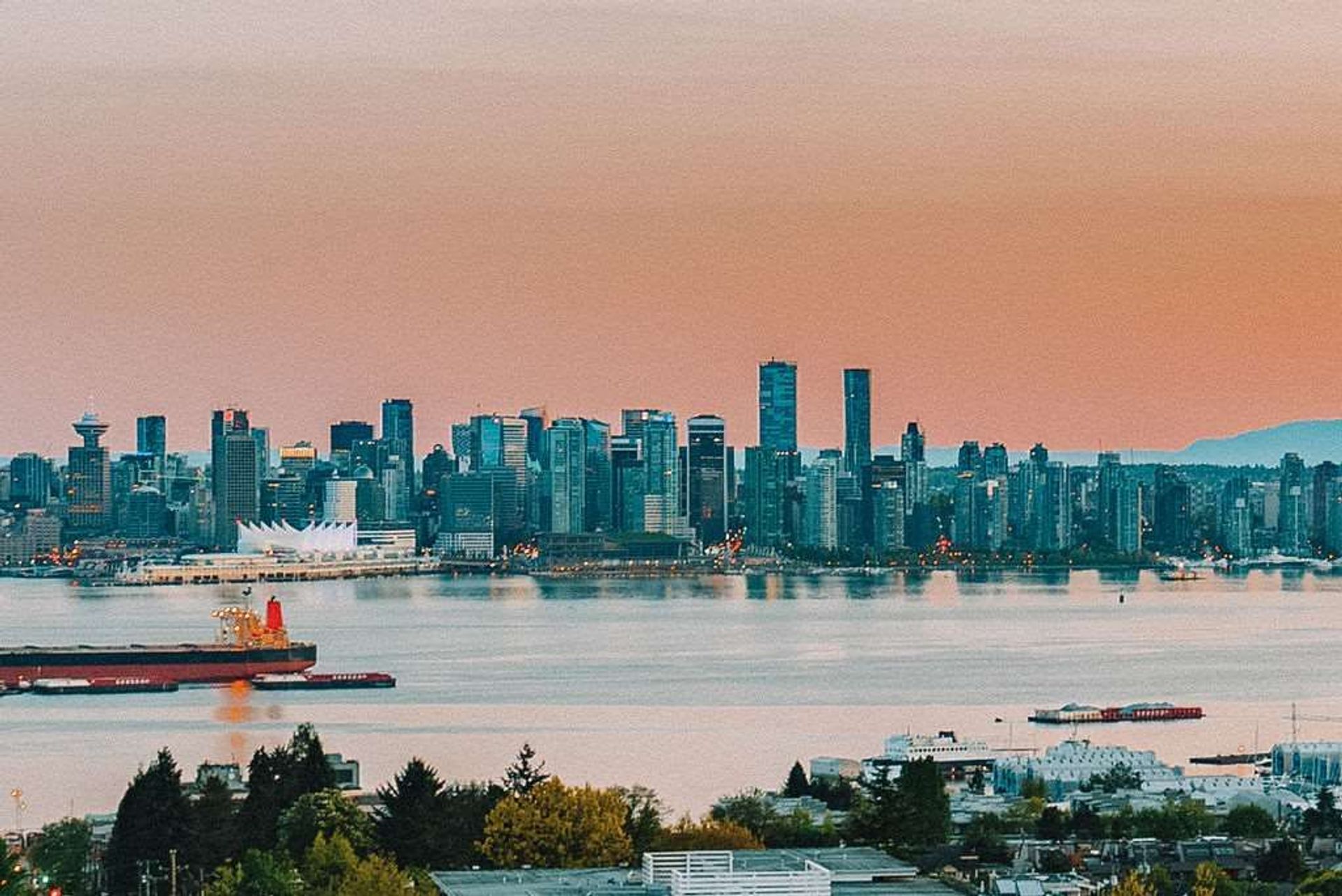 86762 at 806 - 158 13th Street W, North Vancouver