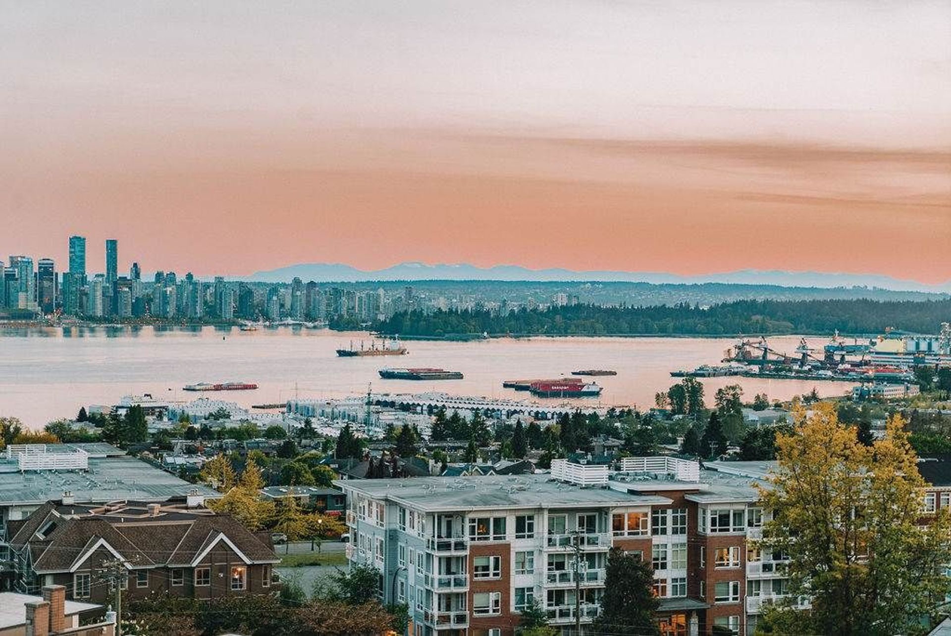 86766 at 806 - 158 13th Street W, North Vancouver