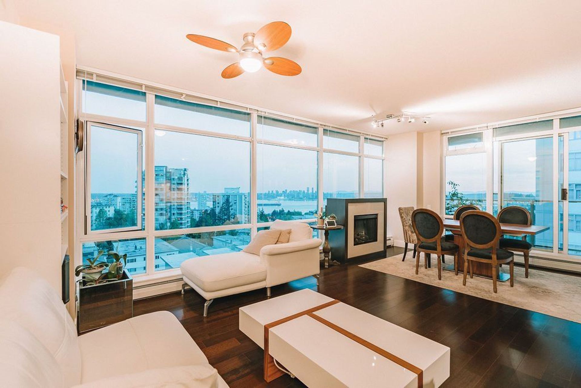 86778 at 806 - 158 13th Street W, North Vancouver