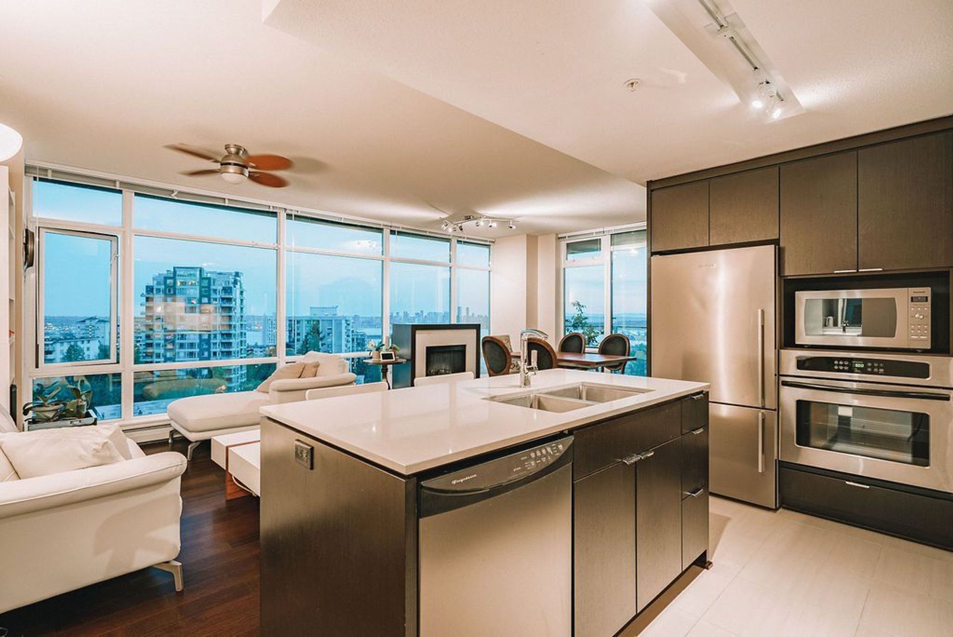 86790 at 806 - 158 13th Street W, North Vancouver