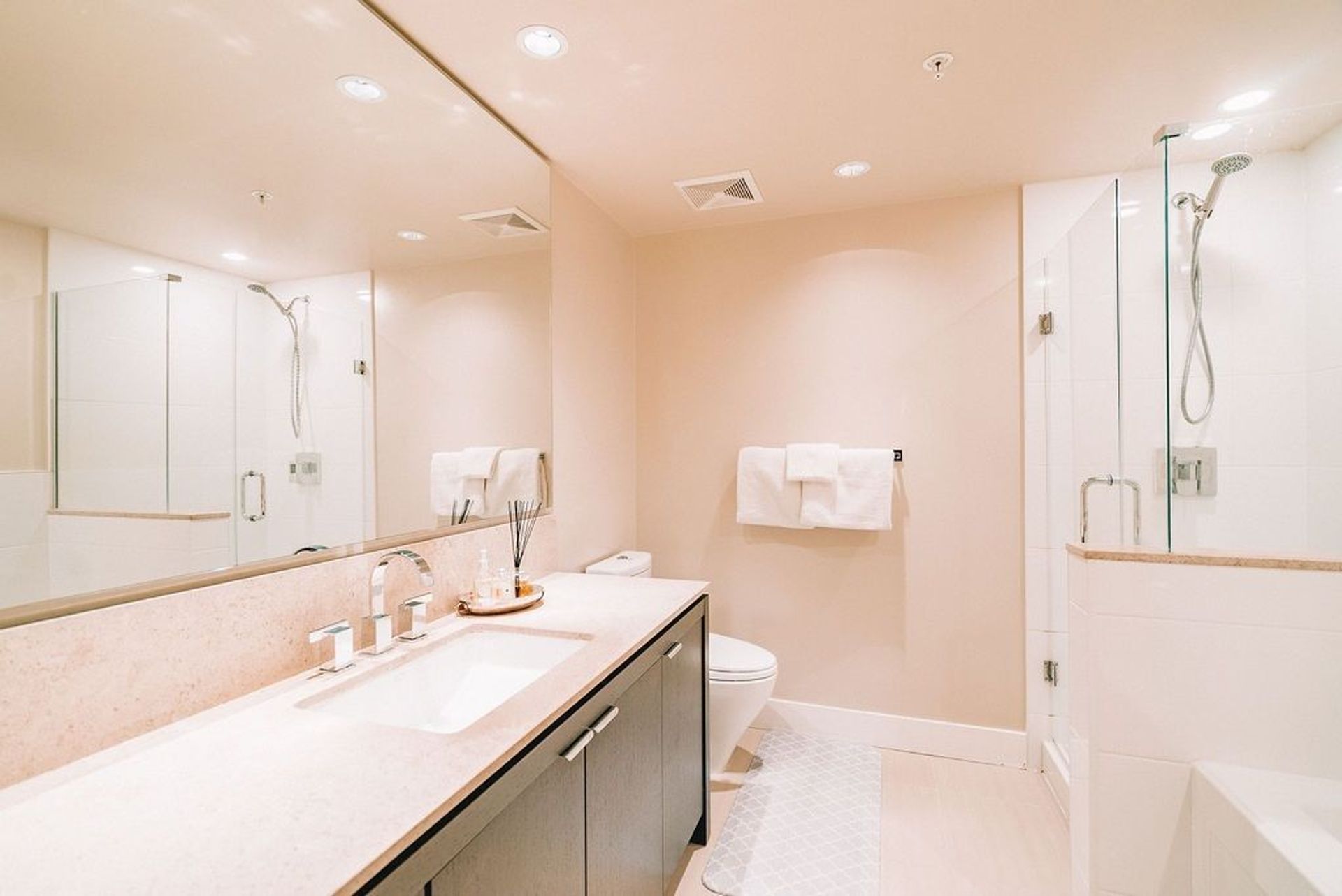 86810 at 806 - 158 13th Street W, North Vancouver