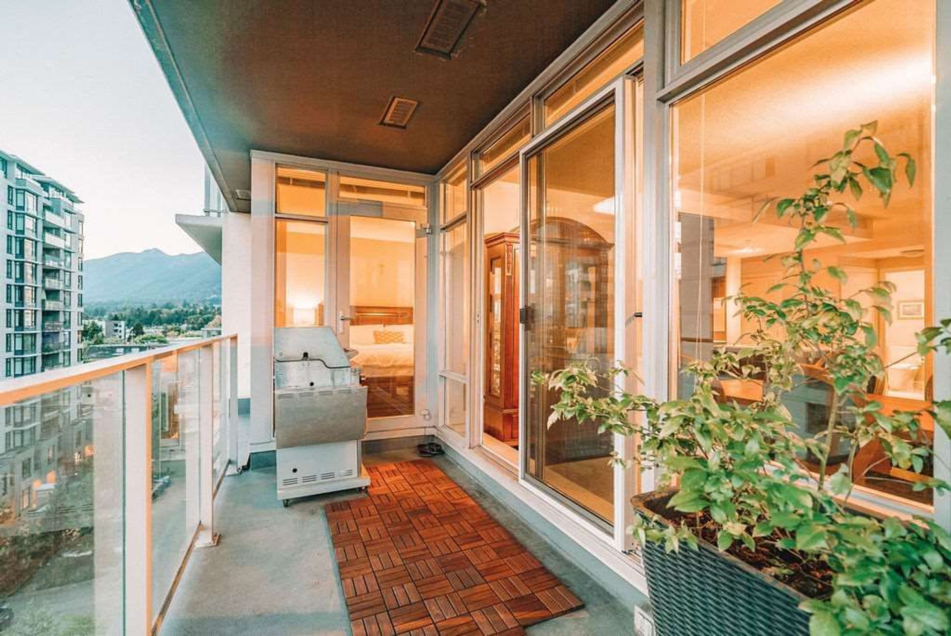 86834 at 806 - 158 13th Street W, North Vancouver