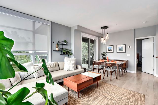 723-w-3rd-street-harbourside-nor at 424 - 723 W 3rd Street, Harbourside, North Vancouver