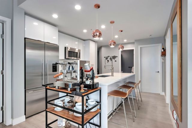 723-w-3rd-street-harbourside-nor at 424 - 723 W 3rd Street, Harbourside, North Vancouver