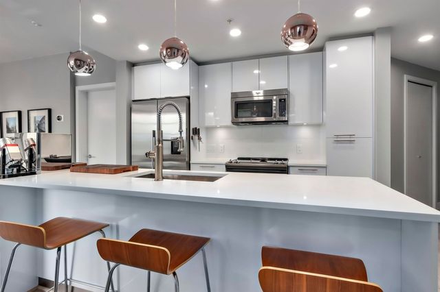 723-w-3rd-street-harbourside-nor at 424 - 723 W 3rd Street, Harbourside, North Vancouver