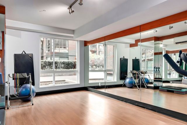 723-w-3rd-street-harbourside-nor at 424 - 723 W 3rd Street, Harbourside, North Vancouver