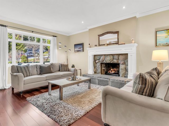 885-canyon-boulevard-canyon-heig at 885 Canyon Boulevard, Canyon Heights NV, North Vancouver