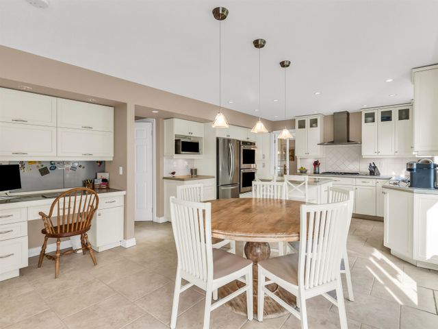 885-canyon-boulevard-canyon-heig at 885 Canyon Boulevard, Canyon Heights NV, North Vancouver