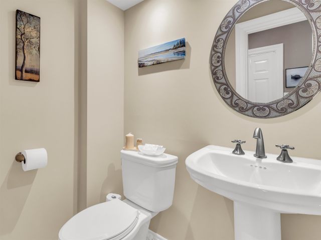 885-canyon-boulevard-canyon-heig at 885 Canyon Boulevard, Canyon Heights NV, North Vancouver