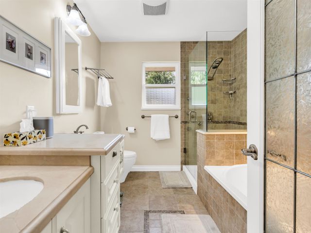 885-canyon-boulevard-canyon-heig at 885 Canyon Boulevard, Canyon Heights NV, North Vancouver