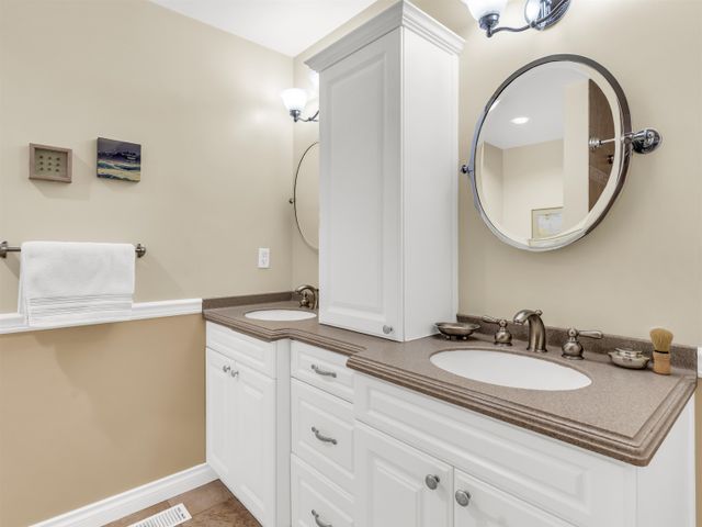 885-canyon-boulevard-canyon-heig at 885 Canyon Boulevard, Canyon Heights NV, North Vancouver