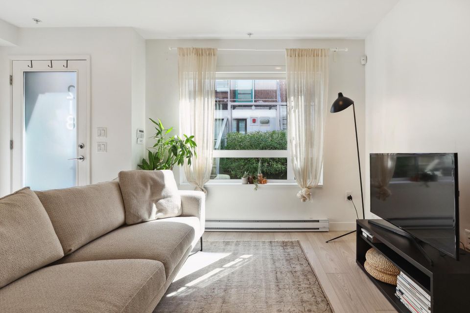 218 - 311 E 16 Avenue2