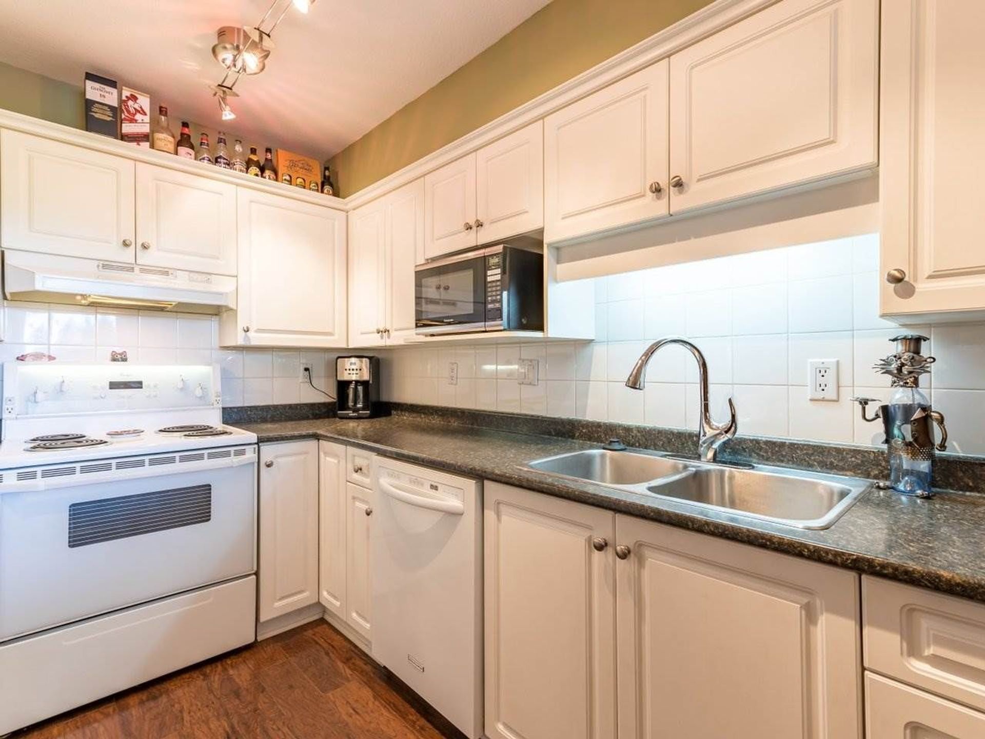 87015 at 103 - 1523 Bowser Avenue, North Vancouver
