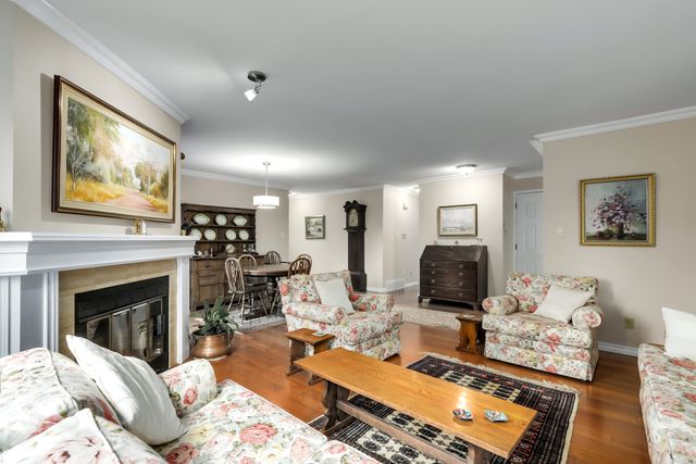 88346 at 261 16th Street W, North Vancouver