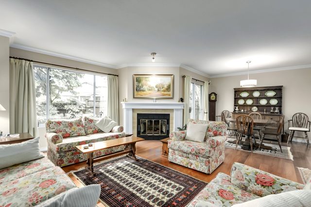 88351 at 261 16th Street W, North Vancouver