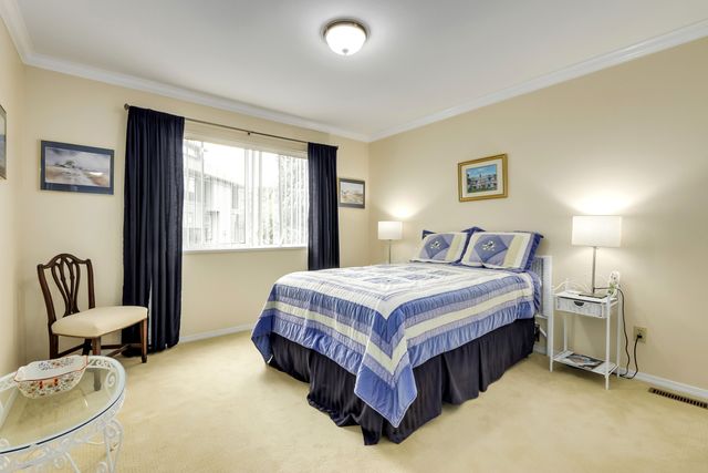 88381 at 261 16th Street W, North Vancouver