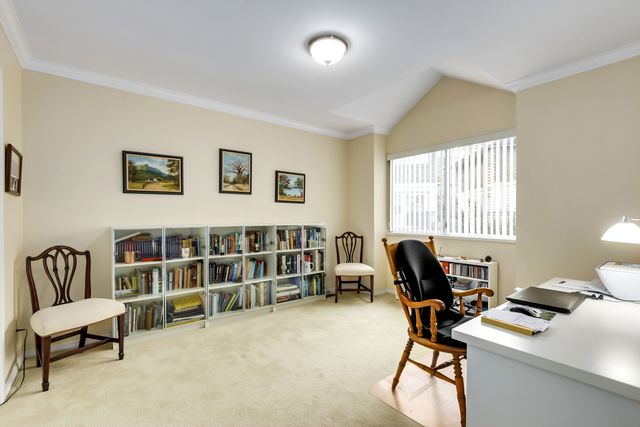 88386 at 261 16th Street W, North Vancouver