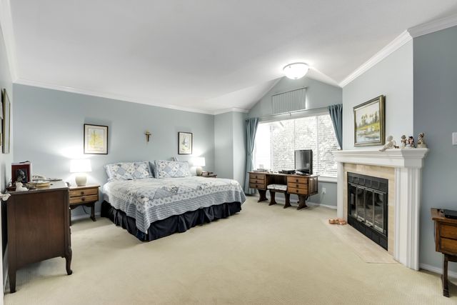 88391 at 261 16th Street W, North Vancouver