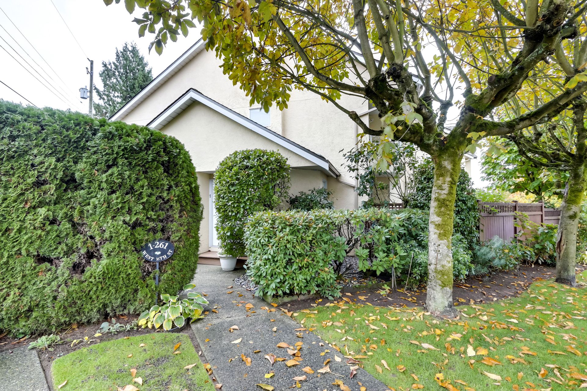 88336 at 261 16th Street W, North Vancouver