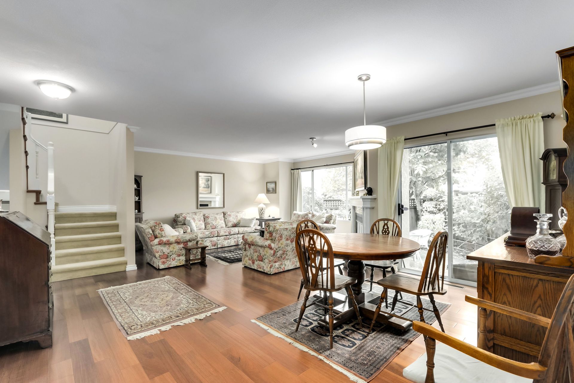 88341 at 261 16th Street W, North Vancouver