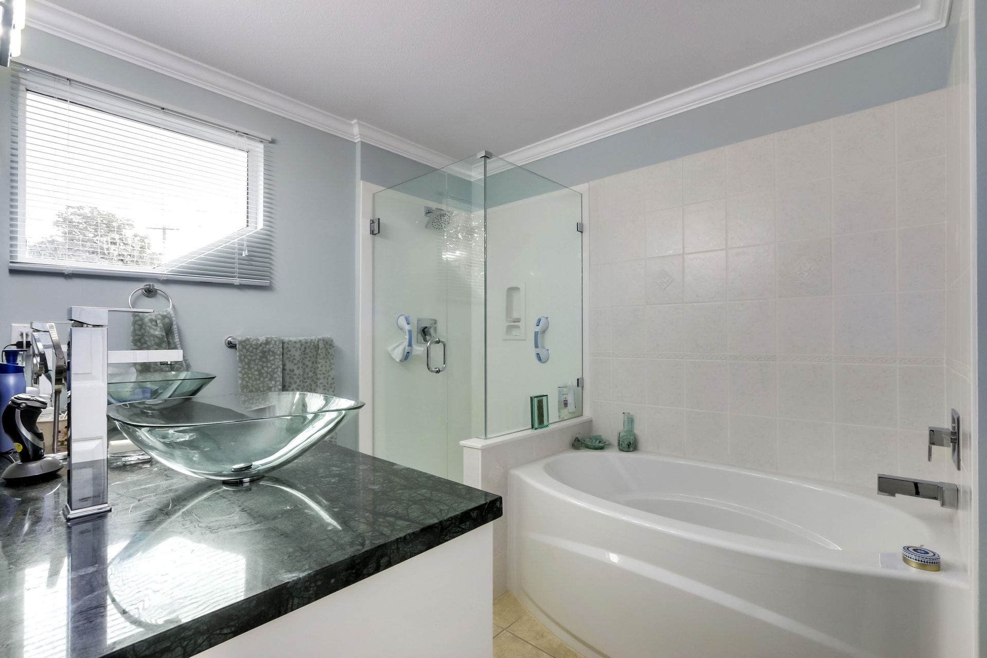 88401 at 261 16th Street W, North Vancouver