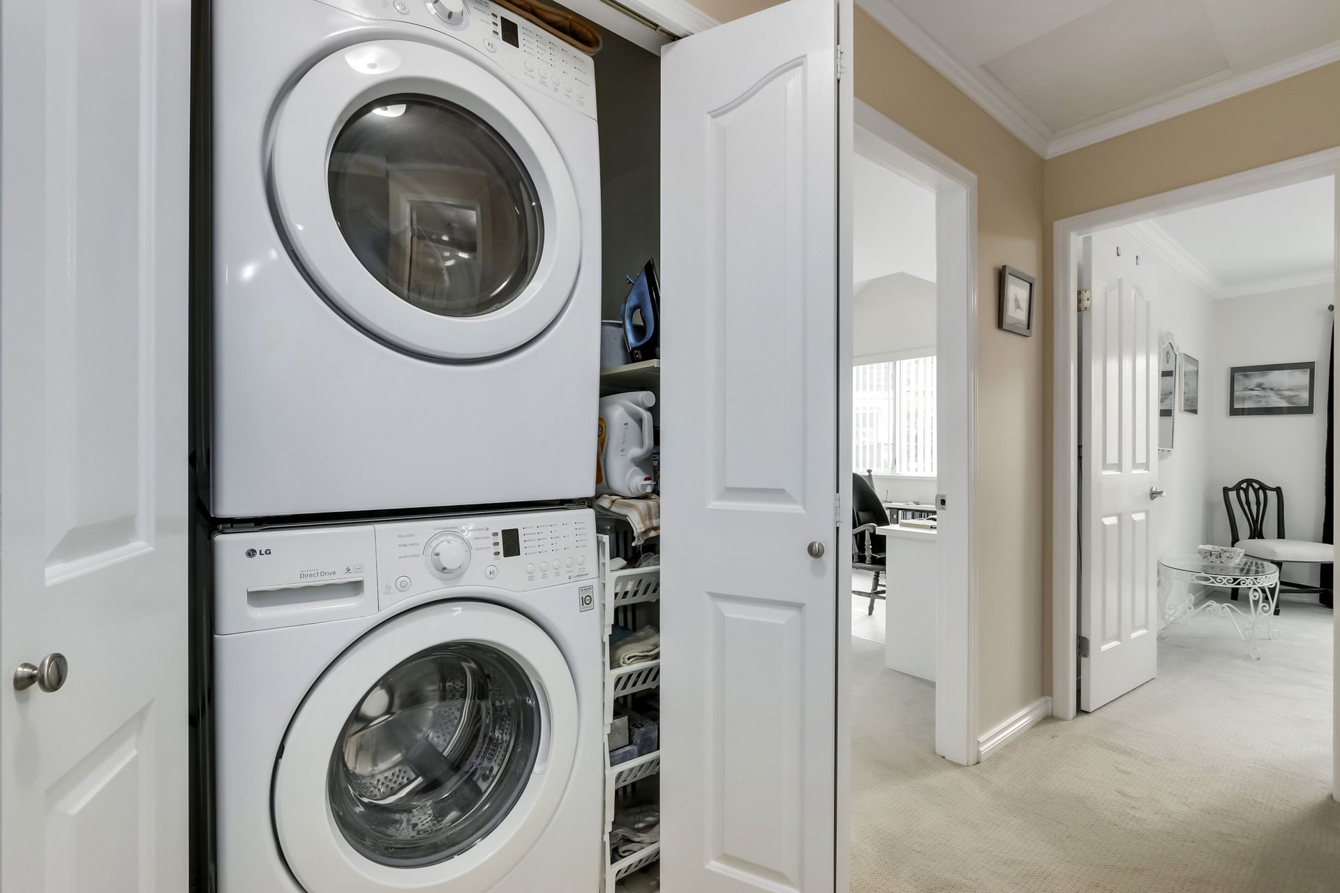 88439 at 261 16th Street W, North Vancouver