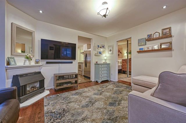 88963 at 1517 Draycott Road, North Vancouver