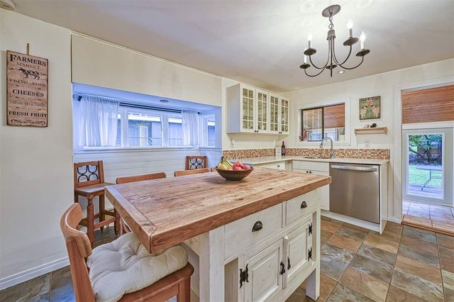 88975 at 1517 Draycott Road, North Vancouver