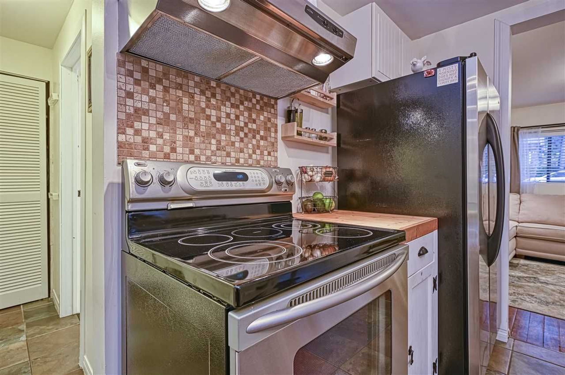 88987 at 1517 Draycott Road, North Vancouver