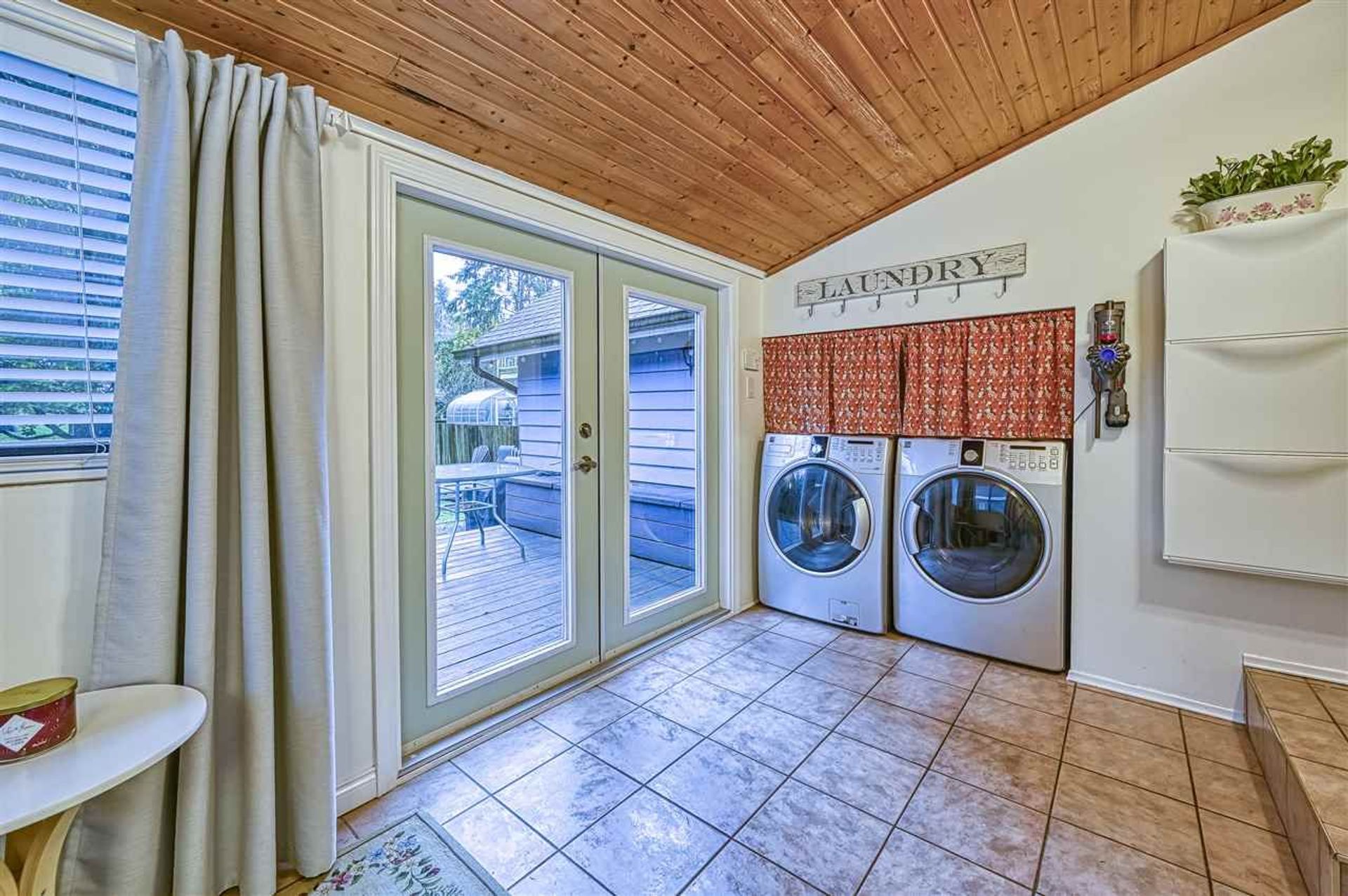 89011 at 1517 Draycott Road, North Vancouver