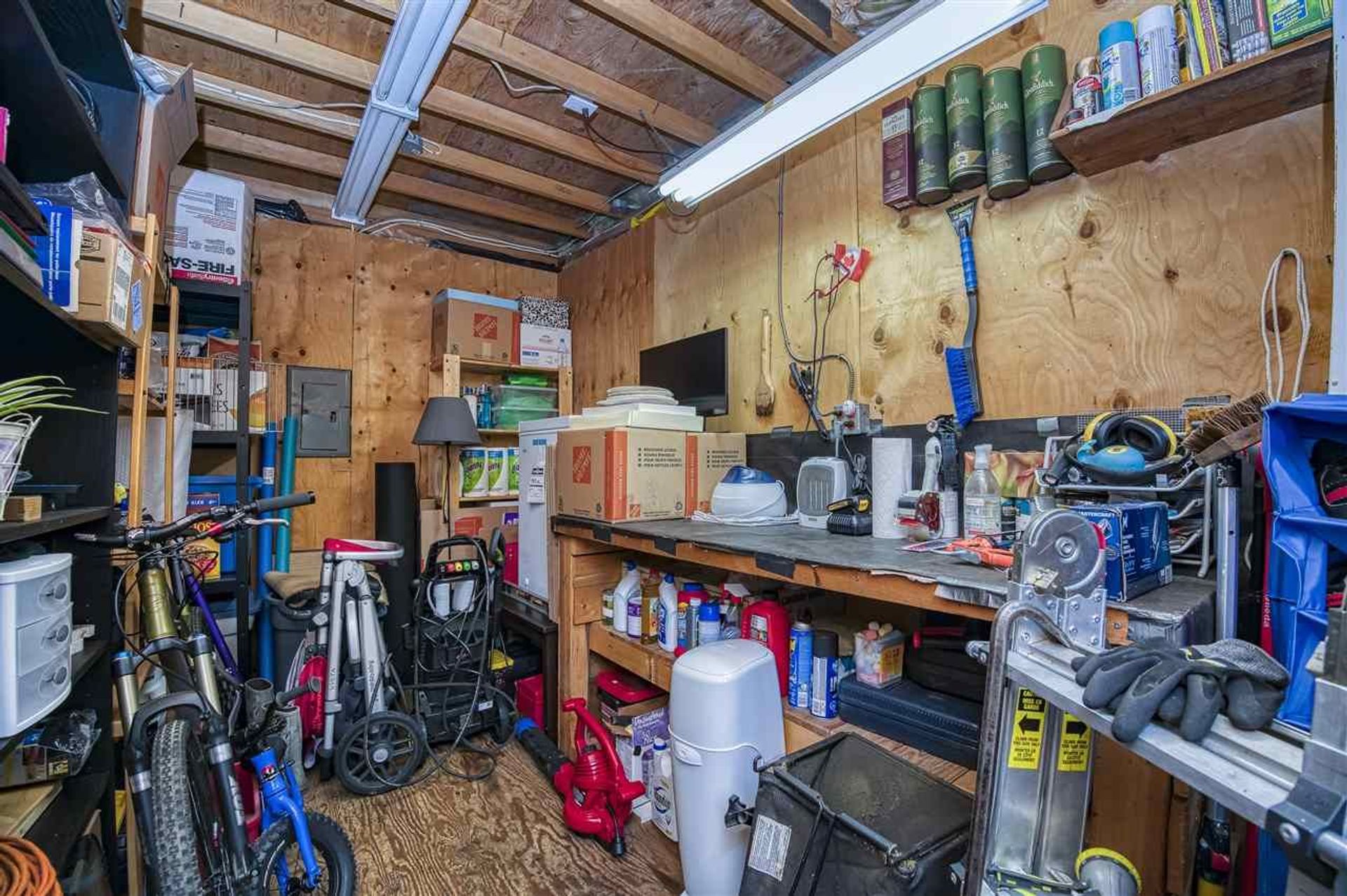 89019 at 1517 Draycott Road, North Vancouver