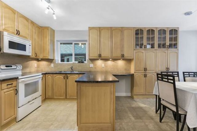 89930 at 3905 Frames Place, North Vancouver