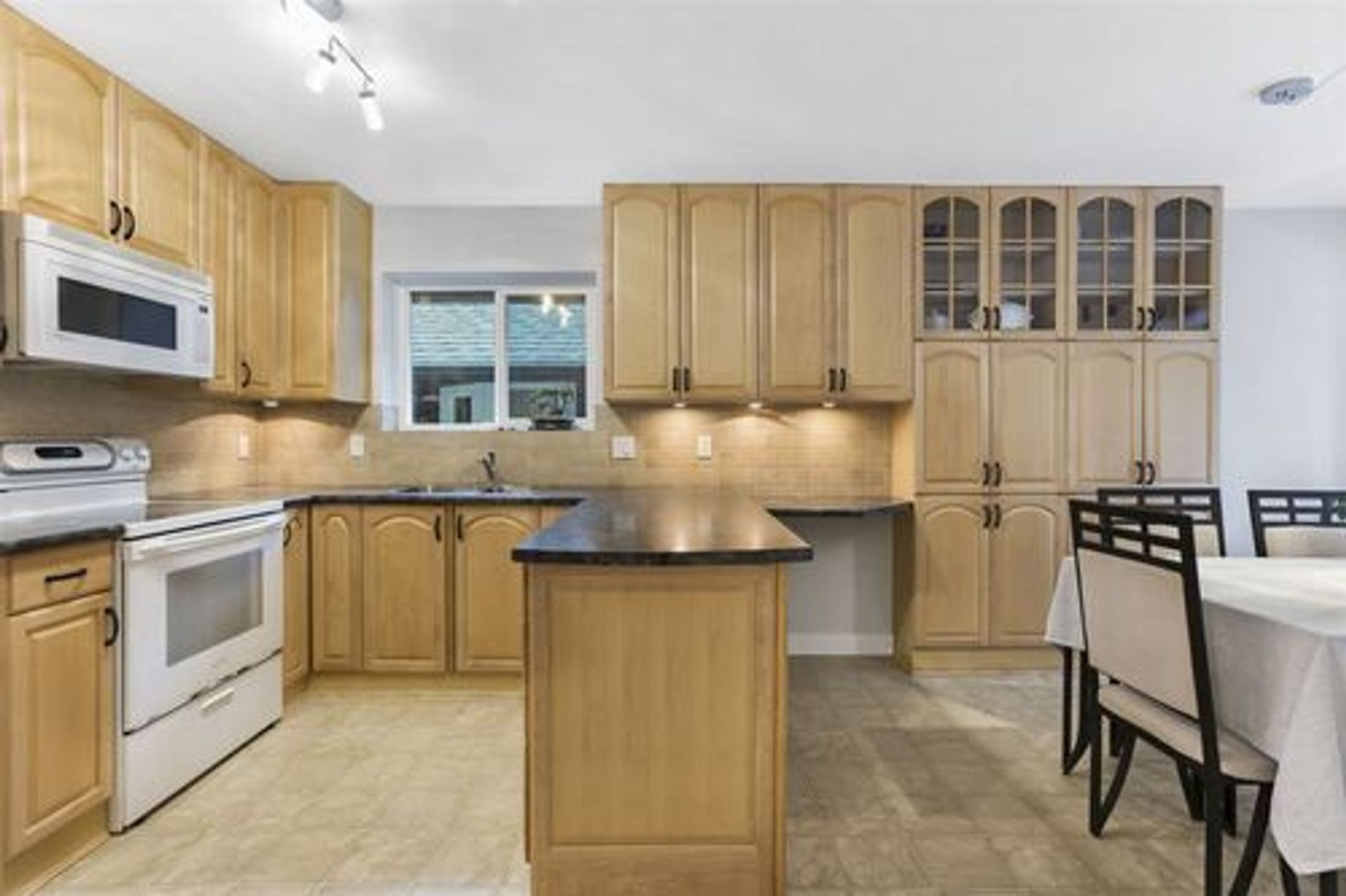 89930 at 3905 Frames Place, North Vancouver