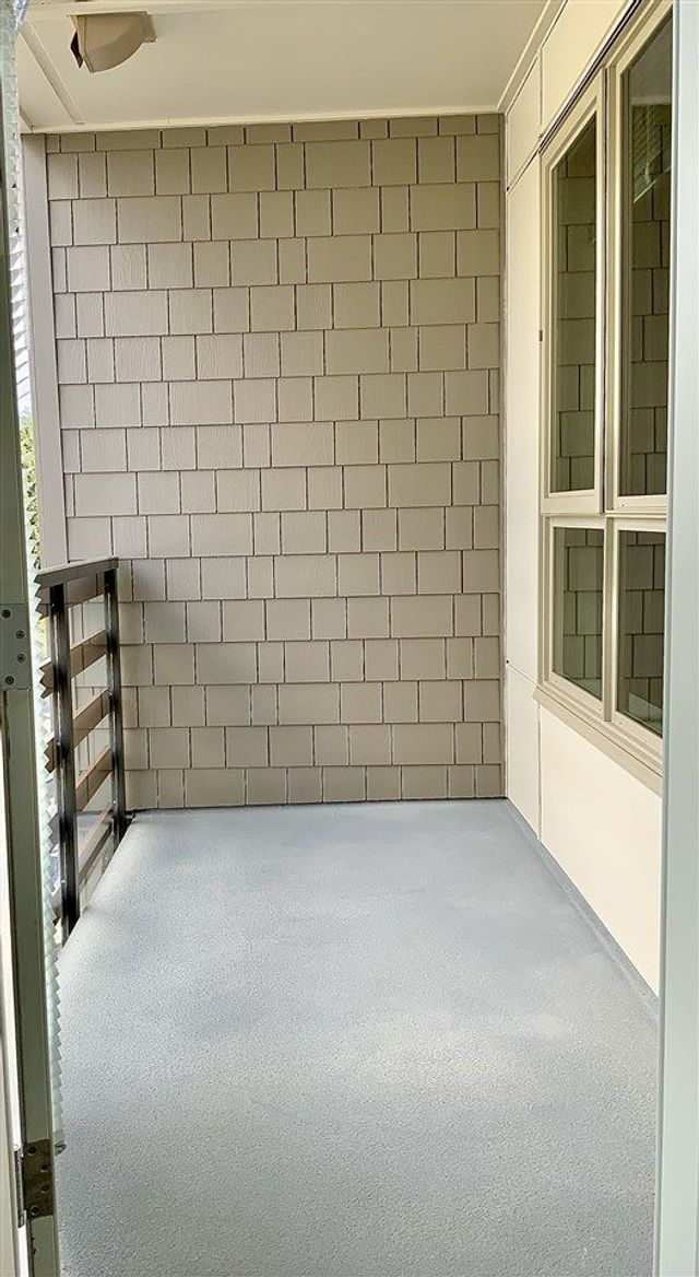 90018 at 402 - 2663 Library Lane, North Vancouver